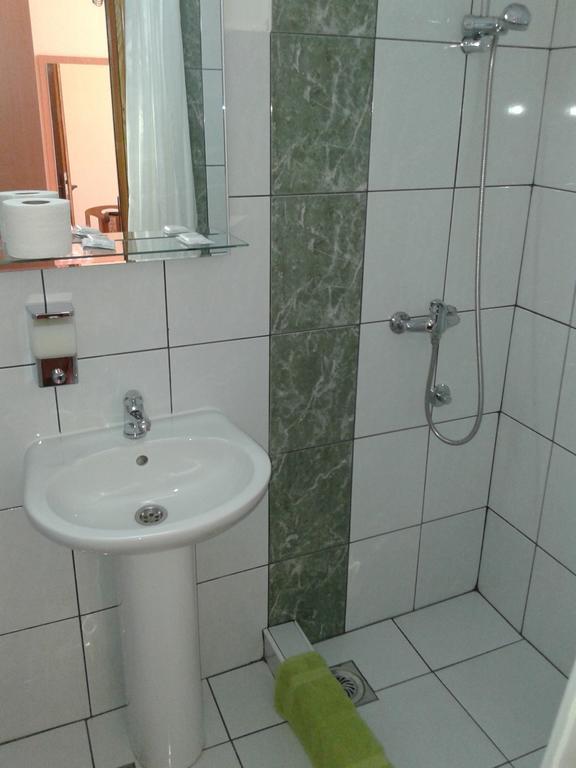 Garni Hotel Alma Pirot Zimmer foto