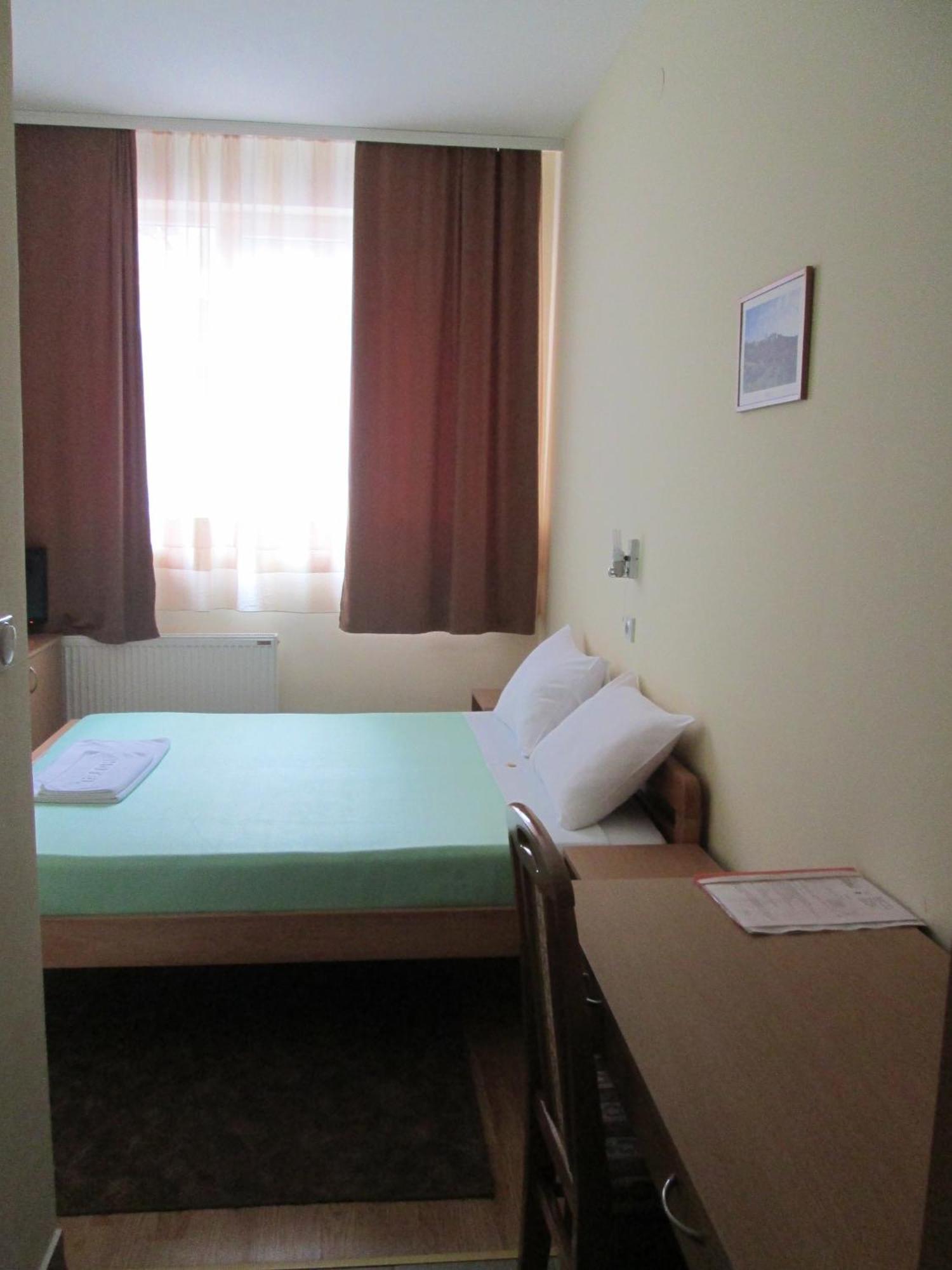 Garni Hotel Alma Pirot Zimmer foto